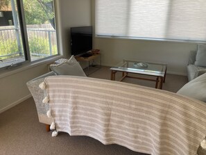 Living area - 20 Bradley (Coles Bay)