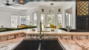 Interior - Poolside Paradise!  New to MGMT (Panama City)