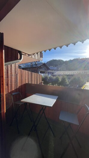 Outdoor dining - Nice Apt for 4 pers mountain view (Morillon)