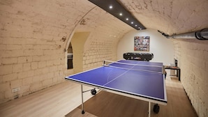 A ping pong table in a room with brick walls and a sloped ceiling. - Sublime apartment in the heart of Paris 10 people (Paris)