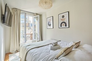 2 slaapkamers, een bureau, een strijkplank/strijkijzer, gratis wifi