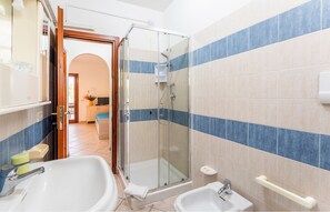 Apartment, 1 Bedroom, Balcony, Garden View | Bathroom - Bright Apartment 300mt From the Beach (Budoni)