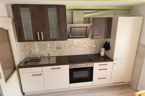 Kühlschrank, Ofen, Herdplatte