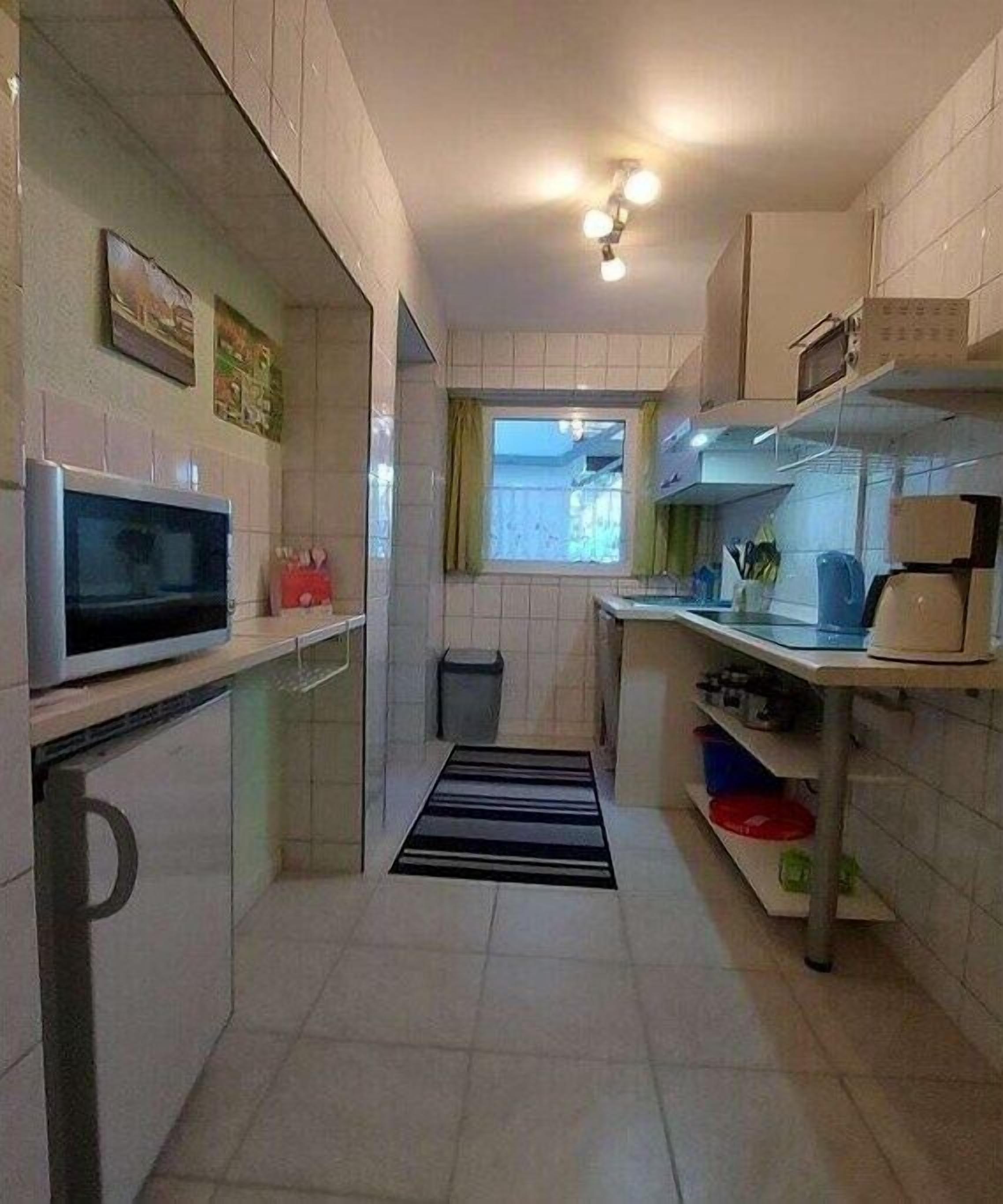 Kühlschrank, Mikrowelle, Herdplatte, Geschirrspüler