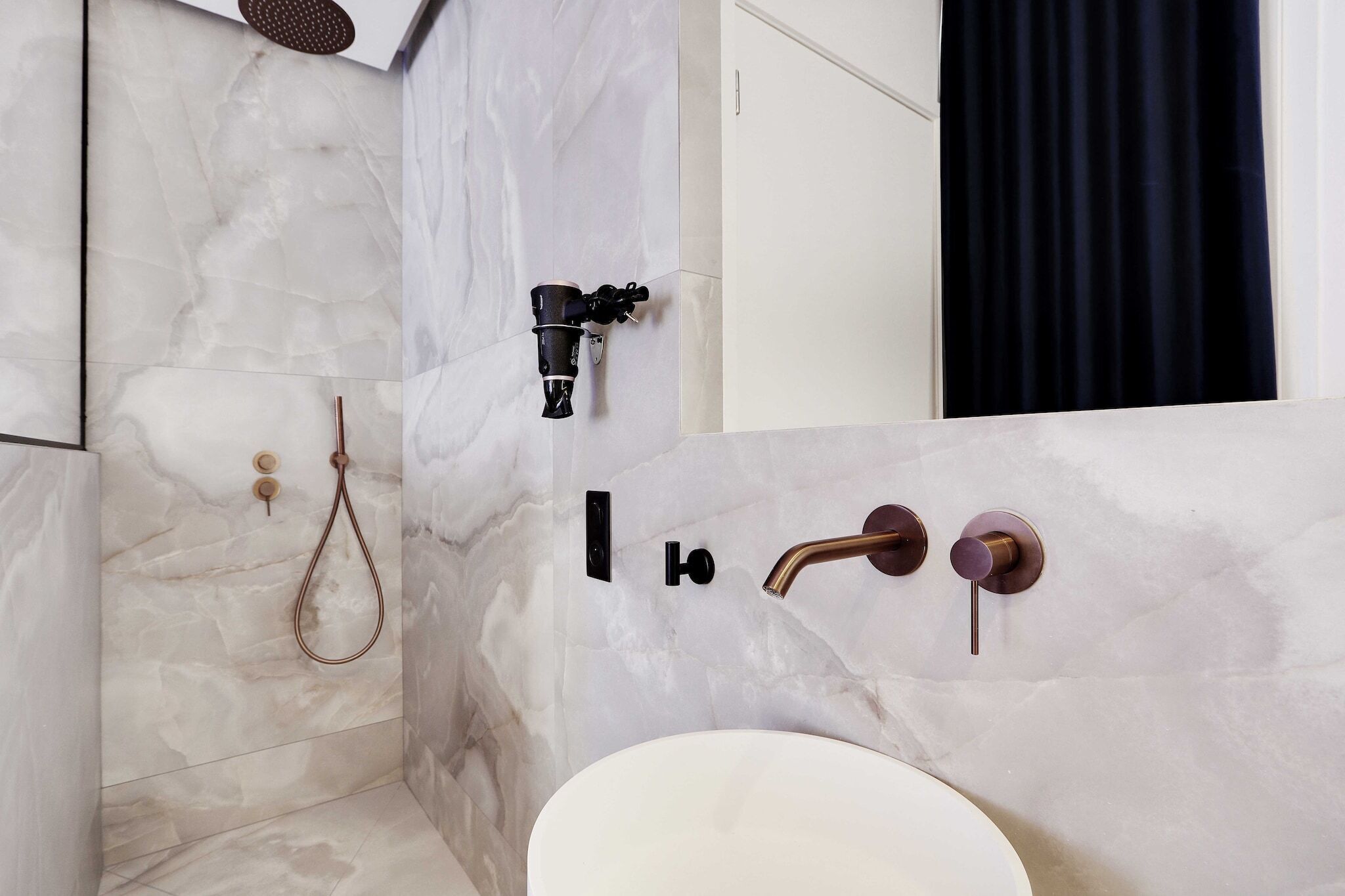 Shower, hair dryer, towels