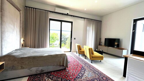 Neues Gästeapartment mit kleinem Garten/Terrasse, eigenem Zugang und Parkplatz