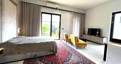 Neues Gästeapartment mit kleinem Garten/Terrasse, eigenem Zugang und Parkplatz