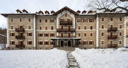 In the historic building, con aria condizionata