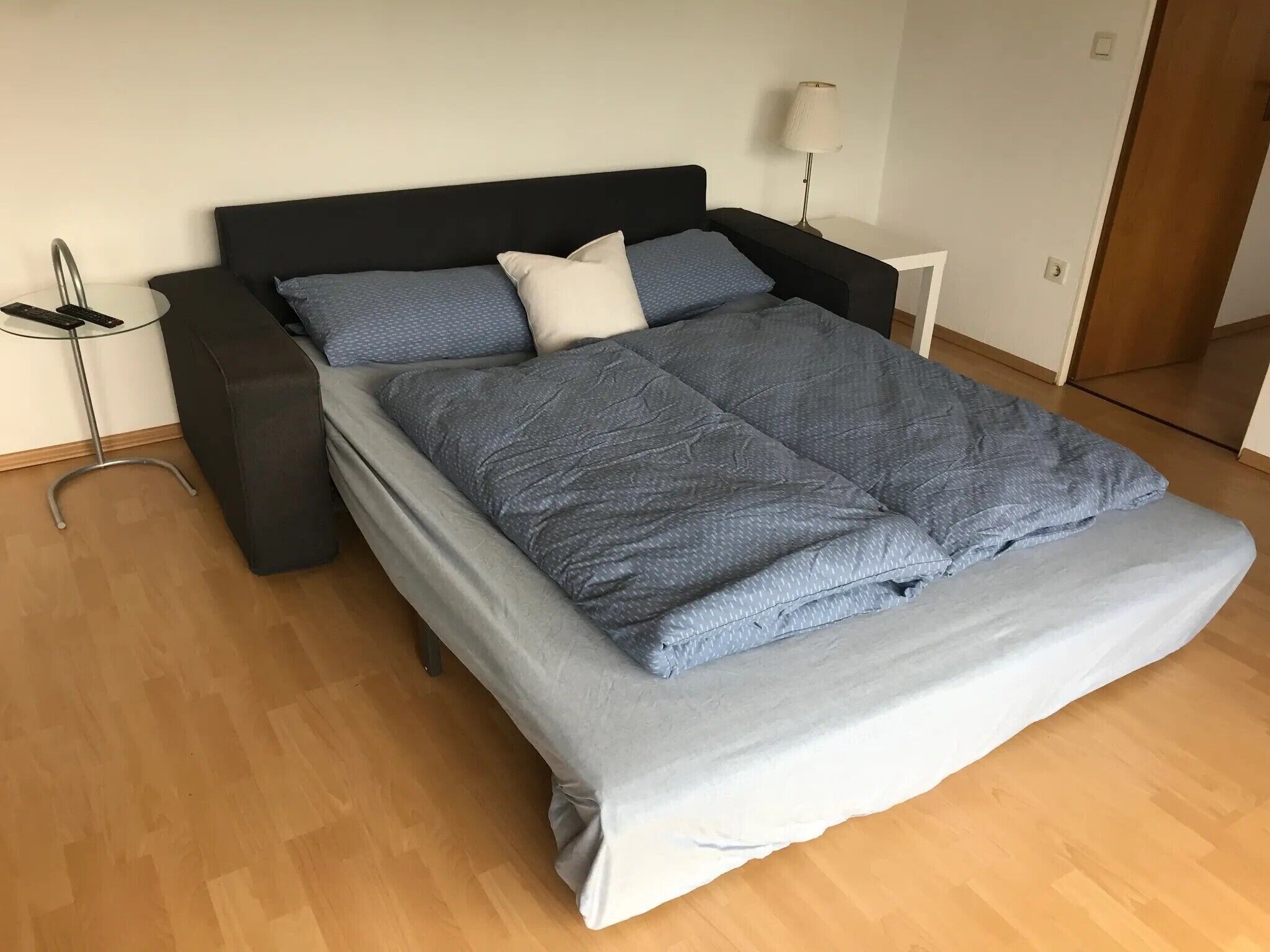 Planxa i posts de planxar, wifi i roba de llit 