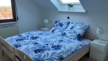 Iron/ironing board, WiFi, bed sheets