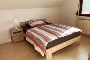 Bügeleisen/Bügelbrett, WLAN, Bettwäsche