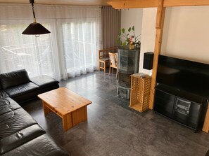 TV, fireplace, stereo