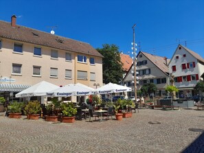 Outdoor dining - Holiday Home 'Komforthaus mit Fernblick' with Terrace (Steinheim an der Murr)