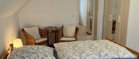 2 quartos, ferros/tábuas de passar roupa, Wi-Fi, roupa de cama