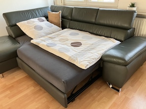 Interior - 20 km Panoramic View, 3-Bedroom Apartment with Air Conditioning (Freiberg am Neckar)