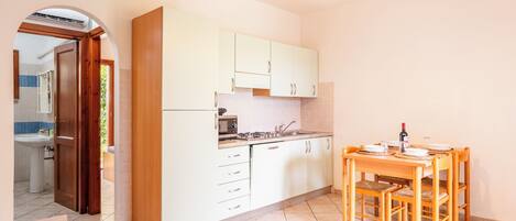 Apartment, 1 Bedroom, Balcony, Garden View | Interior