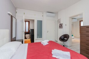 2 bedrooms, iron/ironing board