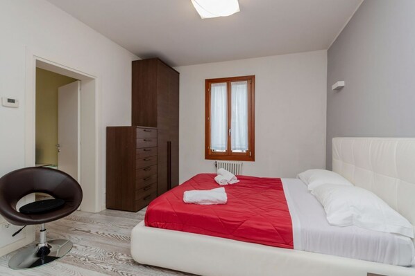 2 bedrooms, iron/ironing board