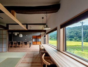 Dining - Healing space in rich nature and rural scenery / Max. 12 people / BBQ available / Close to hot springs / Fully renovated [Oku-Aga Nanamean Rakura]. (Naname, Aga, Higashikambara District)