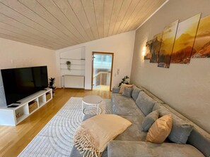 TV - Dream home. (Goldbach)