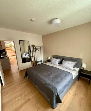 Iron/ironing board, WiFi, bed sheets - Dream home. (Goldbach)