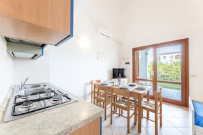 Apartamento, 2 habitaciones, patio, vistas al jardín | Interior