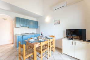 Apartamento, 2 habitaciones, patio, vistas al jardín | Comedor