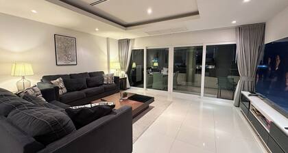 Family 3-bedroom condo Near Beach on Pratumnak Hill, Pattaya #VN Residence 2