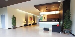 Lobby - Family 3-bedroom condo Near Beach on Pratumnak Hill, Pattaya #VN Residence 2 (หนองปรือ)