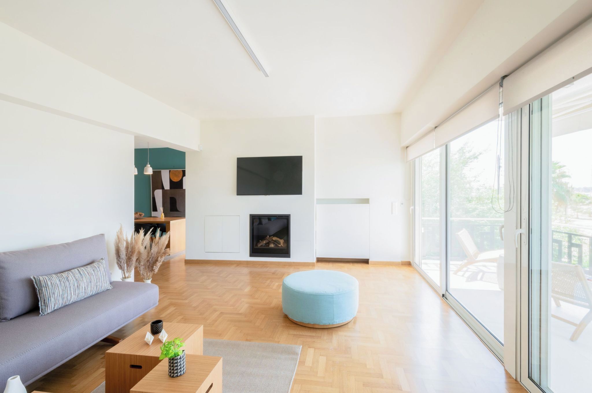 Smart TV, fireplace