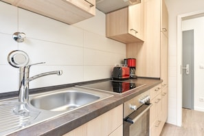 Fridge, oven, stovetop, dishwasher - Haus SeeZeit, Apartment 04 - Haus SeeZeit (Timmendorfer Strand)