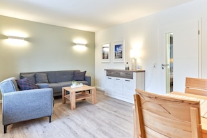 TV, stereo - Haus SeeZeit, Apartment 04 - Haus SeeZeit (Timmendorfer Strand)