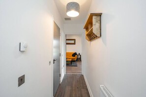 Interior - Dockside: Quay Views, City Vibes (Dundee)