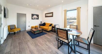 Dockside: Quay Views, City Vibes