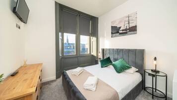 2 bedrooms, desk, iron/ironing board, travel cot