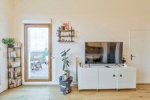 Interior - Nice 1BR flat with lovely terrace and parking (Torcy)
