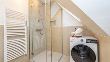 Shower, towels