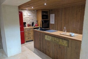 Private kitchen - La Conche - A haven of charm and nature in the heart of the Marais Poitevin (Saint-Hilaire-la-Palud)