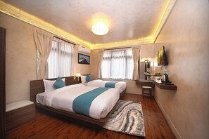 Quarto casal ou duplo standard | Escrivaninha, Wi-Fi de cortesia, roupa de cama