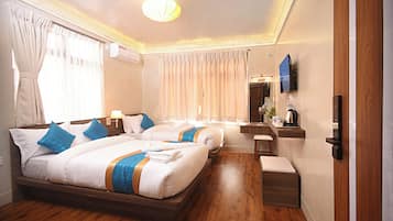 Deluxe Double or Twin Room | Desk, free WiFi, bed sheets