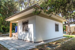 Terrace/patio - Pine-front bungalow steps from the beach (Eraclea Mare)