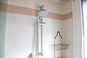 Shower - Centric apartment by the beach (Eraclea Mare)