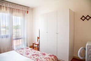2 bedrooms - Downtown apartment by the beach (Eraclea Mare)