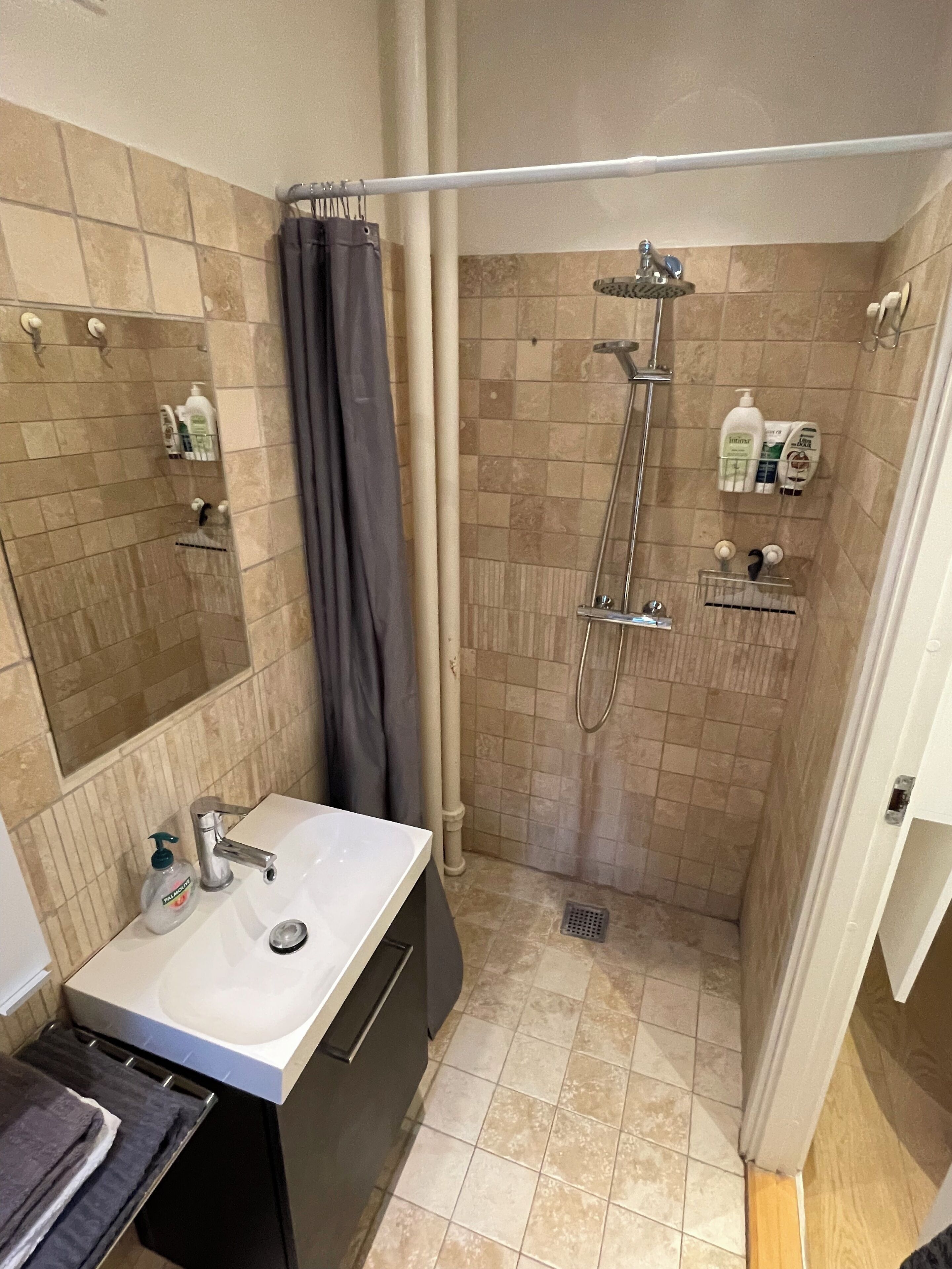 Bruser, håndklæder, Sæbe, Toiletpapir