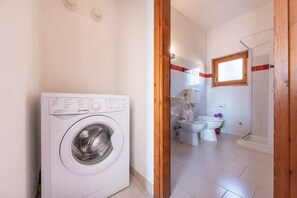 Shower - San Teodoro flat steps from the beach (San Teodoro)