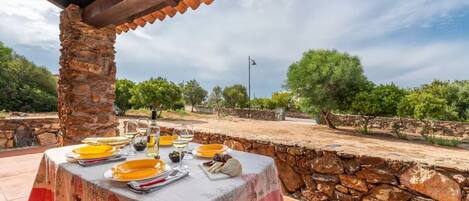 屋外ダイニングエリア