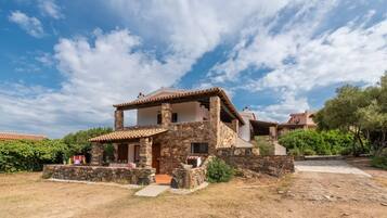 Apartamento, 1 quarto, varanda, vista para o jardim | Fachada