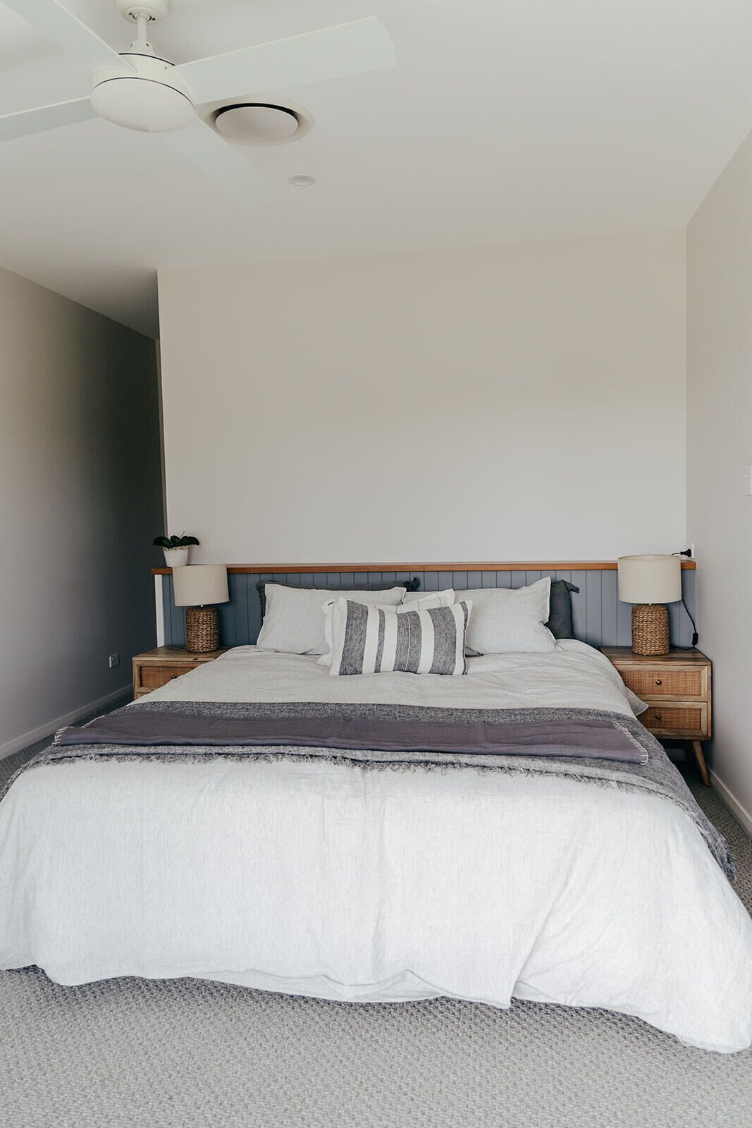 Iron/ironing board, Internet, bed sheets