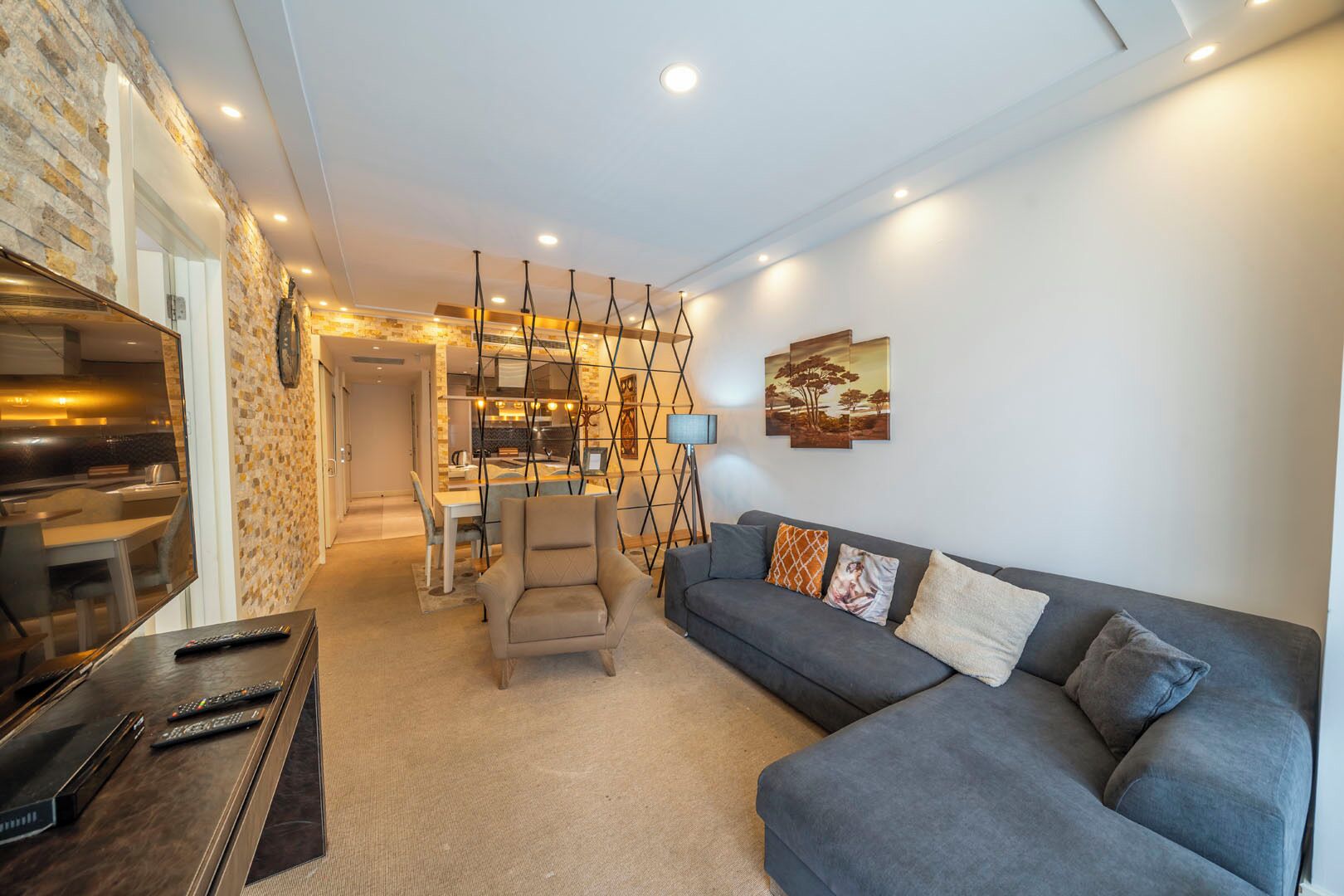 Superior-huoneisto, parveke | Silitysrauta/-lauta, ilmainen Wi-Fi