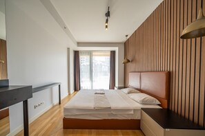 Standard-Apartment, Balkon | Bügeleisen/Bügelbrett, kostenloses WLAN